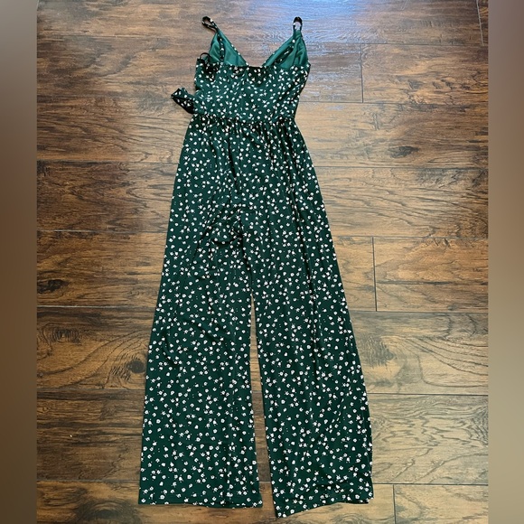 New without tags, green floral Kaileigh jumpsuits - Picture 5 of 6